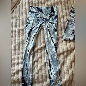 Blue tie-dye set. Leggings and top